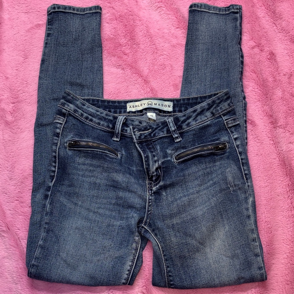 Ashley Mason Women's Blue Skinny Distressed Jeans w/ Fashionable Zipper Accents